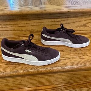 NWOT Suede Puma Womens 8 in Winetasting (burgundy)